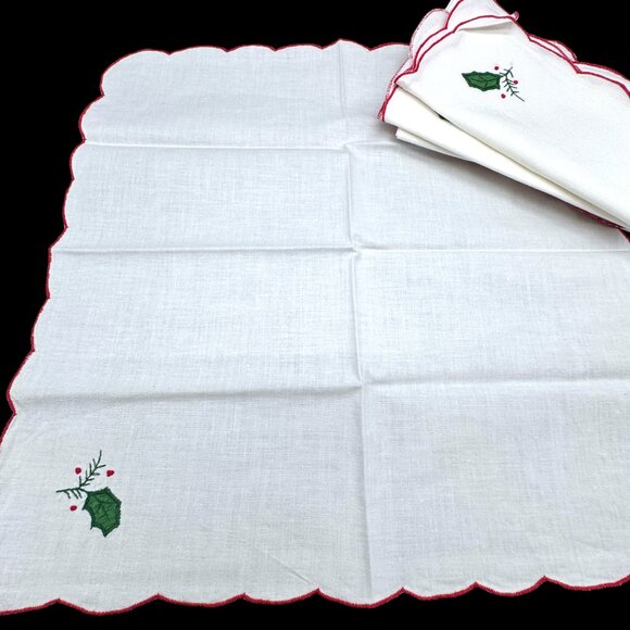 Vintage Christmas Linen Tablecloth and 8 Napkins Wreaths Holly 80 x 60 in *read* - Picture 8 of 9